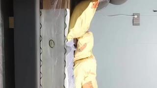胸部丰满的金发女郎享受粗暴的性爱和面部射精
