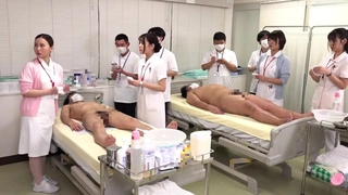 我的继兄弟热情地探索我未经人事的快感中心