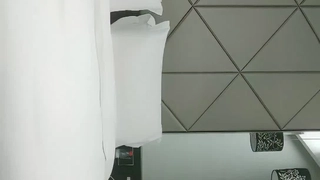 主播名叫B女孩双飞秀3个嫩穴小嫩妹0216插穴自慰秀 还是给对方插很淫荡