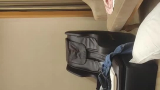 少女在自制视频中被舔阴部并骑着阴茎